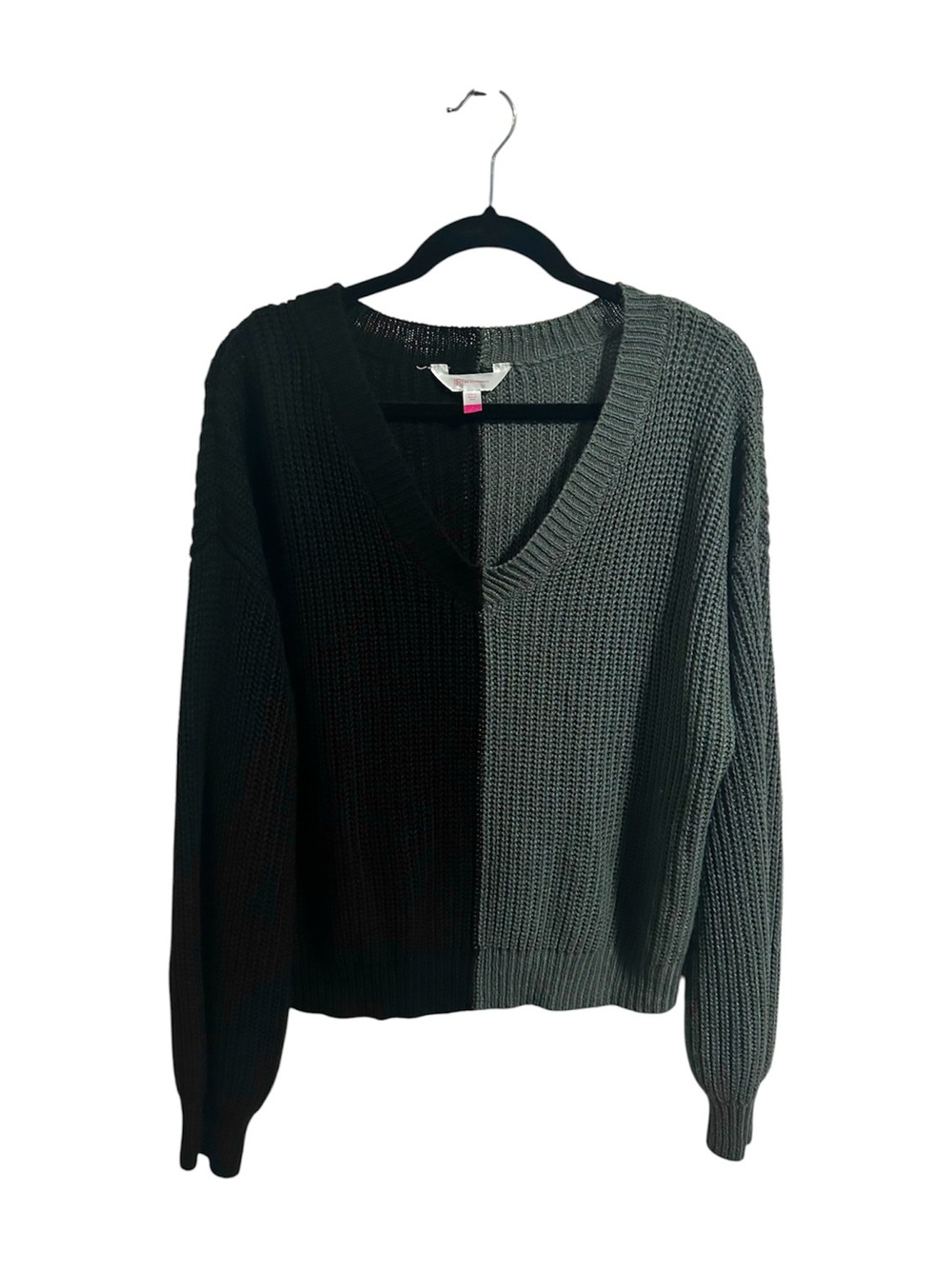 No Boundaries Two-Tone V-Neck Sweater Black and Green L